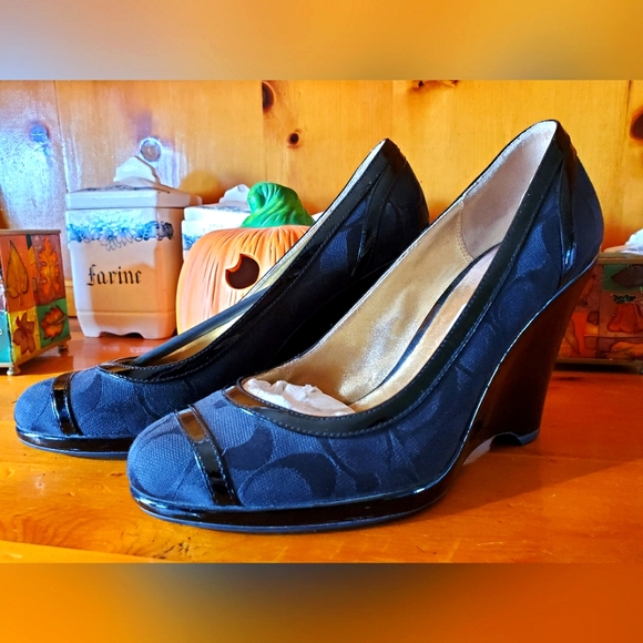 New Coach Kerryann Signature Black Patent Leather Wedge Pumps 🖤❣ - Picture 1 of 7